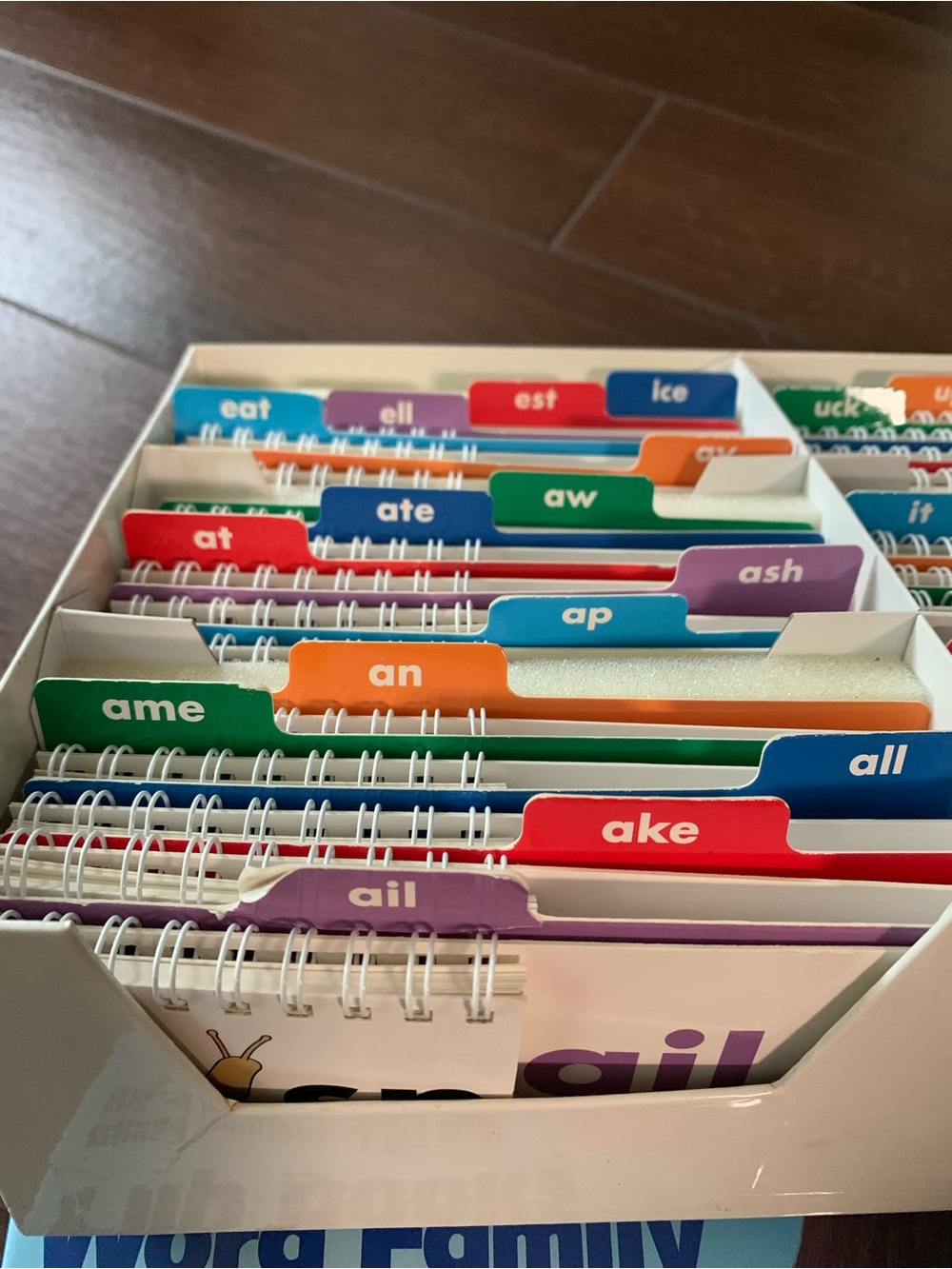 Lakeshore Word Family Flip Books 300 Words #RR598 30 Books Included - Picture 4 of 6